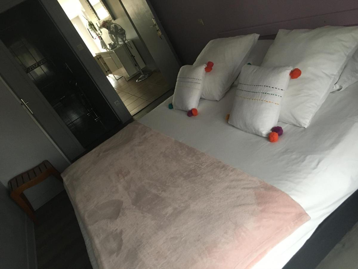 L'Un Des Sens Hotel Villefranche-de-Lonchat Eksteriør billede